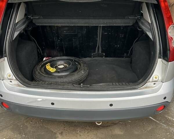 Серый Форд Фиеста, объемом двигателя 1.2 л и пробегом 194 тыс. км за 3300 $, фото 10 на Automoto.ua