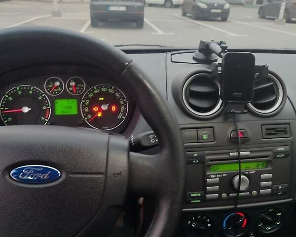 Сірий Форд Фієста, об'ємом двигуна 1.39 л та пробігом 189 тис. км за 3900 $, фото 7 на Automoto.ua