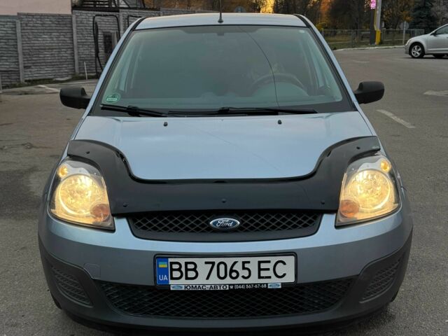 Серый Форд Фиеста, объемом двигателя 1.2 л и пробегом 145 тыс. км за 4350 $, фото 1 на Automoto.ua