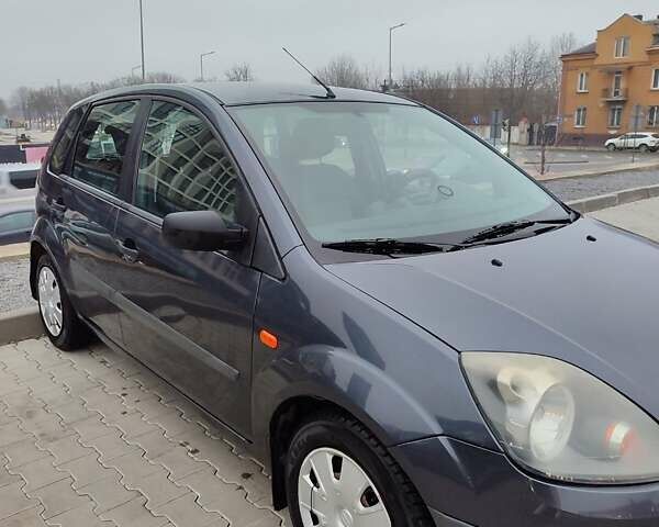 Серый Форд Фиеста, объемом двигателя 1.24 л и пробегом 125 тыс. км за 3450 $, фото 2 на Automoto.ua