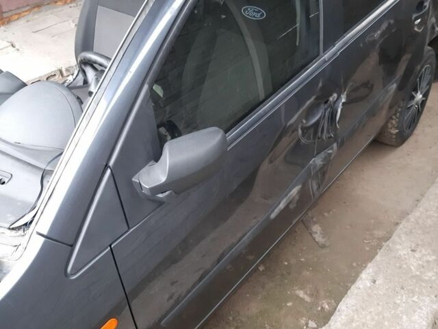 Серый Форд Фиеста, объемом двигателя 0 л и пробегом 206 тыс. км за 1000 $, фото 5 на Automoto.ua