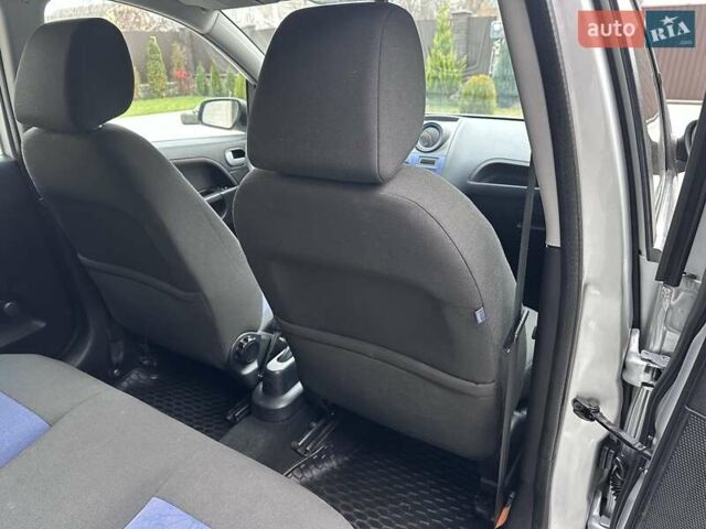 Сірий Форд Фієста, об'ємом двигуна 1.4 л та пробігом 178 тис. км за 4499 $, фото 12 на Automoto.ua