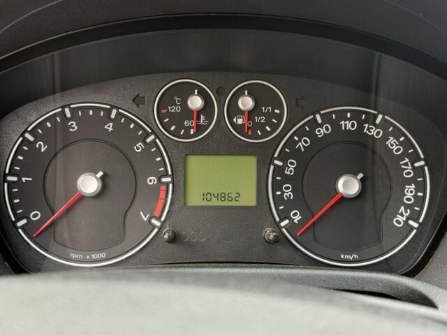 Серый Форд Фиеста, объемом двигателя 1.4 л и пробегом 104 тыс. км за 4800 $, фото 4 на Automoto.ua