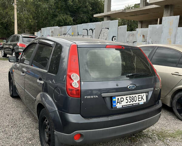 Сірий Форд Фієста, об'ємом двигуна 1.4 л та пробігом 245 тис. км за 2800 $, фото 6 на Automoto.ua