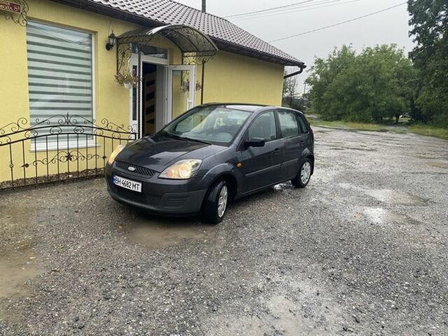 Серый Форд Фиеста, объемом двигателя 1.4 л и пробегом 270 тыс. км за 3500 $, фото 2 на Automoto.ua