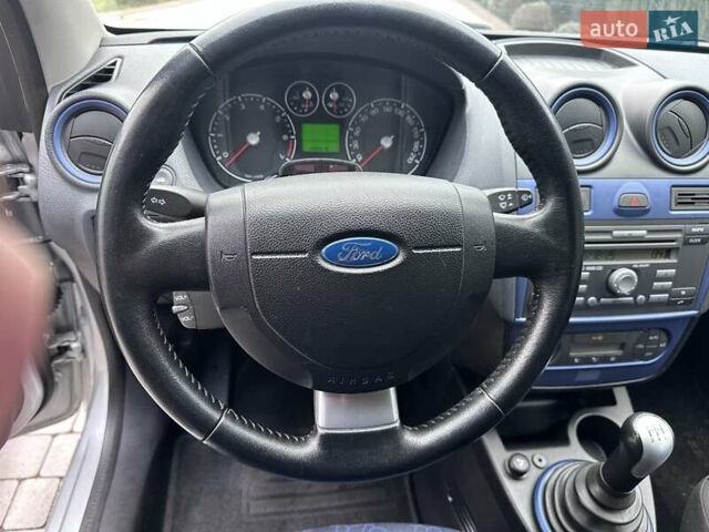 Сірий Форд Фієста, об'ємом двигуна 1.4 л та пробігом 178 тис. км за 4499 $, фото 6 на Automoto.ua