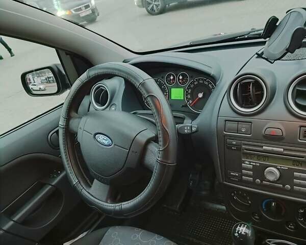 Серый Форд Фиеста, объемом двигателя 1.24 л и пробегом 125 тыс. км за 3450 $, фото 12 на Automoto.ua