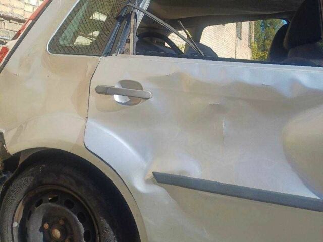 Серый Форд Фиеста, объемом двигателя 1.4 л и пробегом 233 тыс. км за 902 $, фото 3 на Automoto.ua