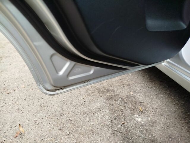 Серый Форд Фиеста, объемом двигателя 1.3 л и пробегом 150 тыс. км за 4100 $, фото 7 на Automoto.ua