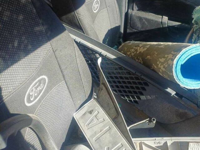 Серый Форд Фиеста, объемом двигателя 1.4 л и пробегом 233 тыс. км за 902 $, фото 8 на Automoto.ua