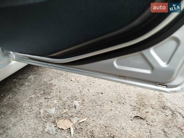 Серый Форд Фиеста, объемом двигателя 1.3 л и пробегом 150 тыс. км за 3700 $, фото 5 на Automoto.ua