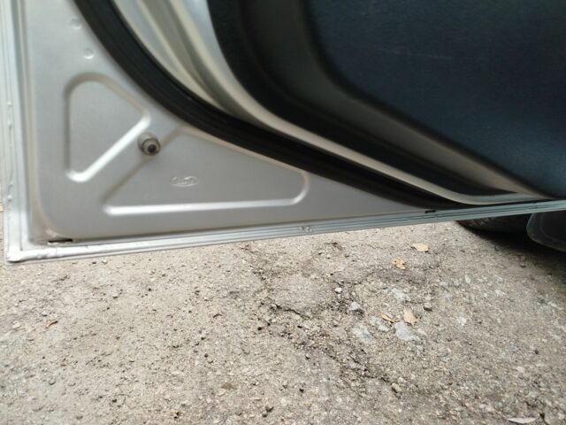 Серый Форд Фиеста, объемом двигателя 1.3 л и пробегом 150 тыс. км за 4100 $, фото 4 на Automoto.ua