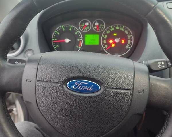 Сірий Форд Фієста, об'ємом двигуна 1.39 л та пробігом 189 тис. км за 3900 $, фото 6 на Automoto.ua