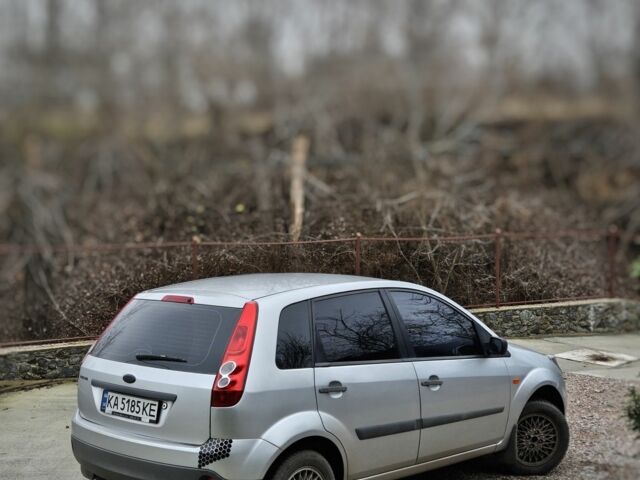 Сірий Форд Фієста, об'ємом двигуна 1.2 л та пробігом 246 тис. км за 3800 $, фото 3 на Automoto.ua