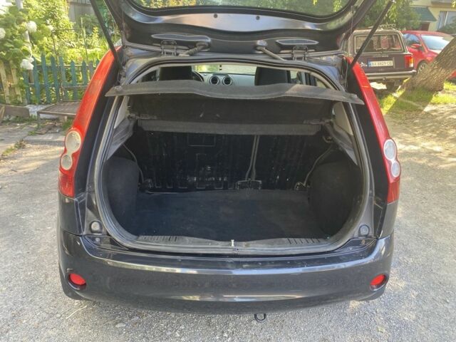 Серый Форд Фиеста, объемом двигателя 1.4 л и пробегом 270 тыс. км за 3500 $, фото 6 на Automoto.ua