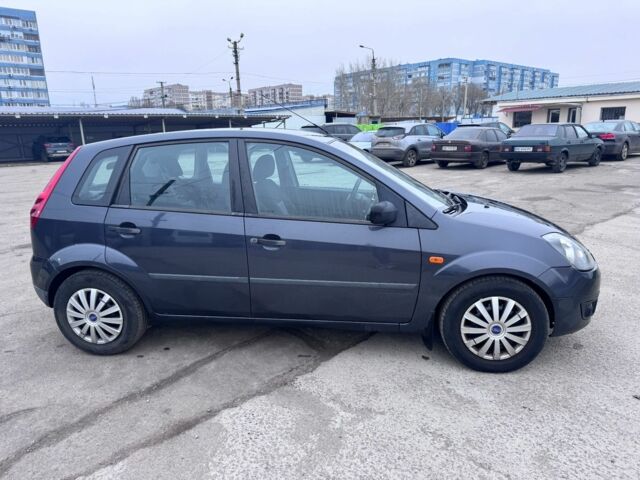 Серый Форд Фиеста, объемом двигателя 1.4 л и пробегом 225 тыс. км за 3700 $, фото 5 на Automoto.ua