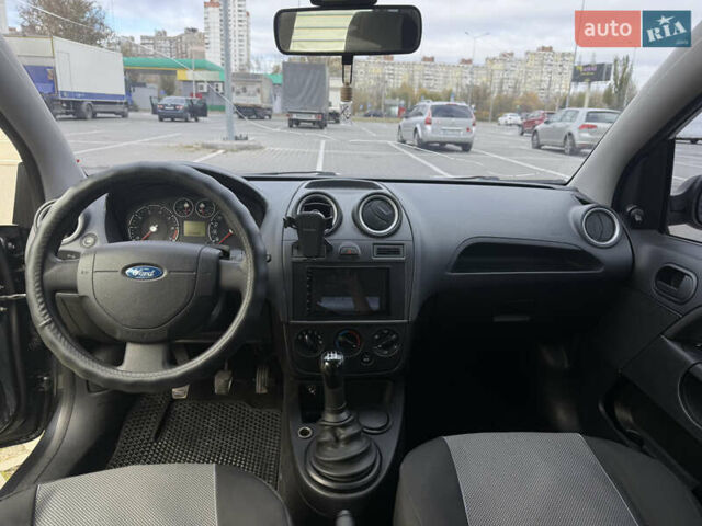 Серый Форд Фиеста, объемом двигателя 1.39 л и пробегом 202 тыс. км за 3499 $, фото 14 на Automoto.ua