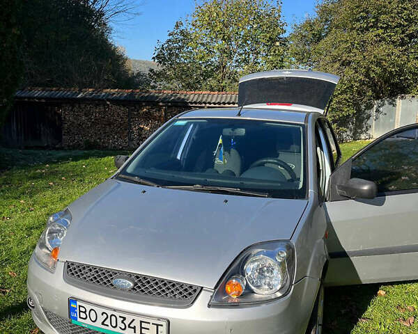 Сірий Форд Фієста, об'ємом двигуна 1.3 л та пробігом 314 тис. км за 3200 $, фото 1 на Automoto.ua