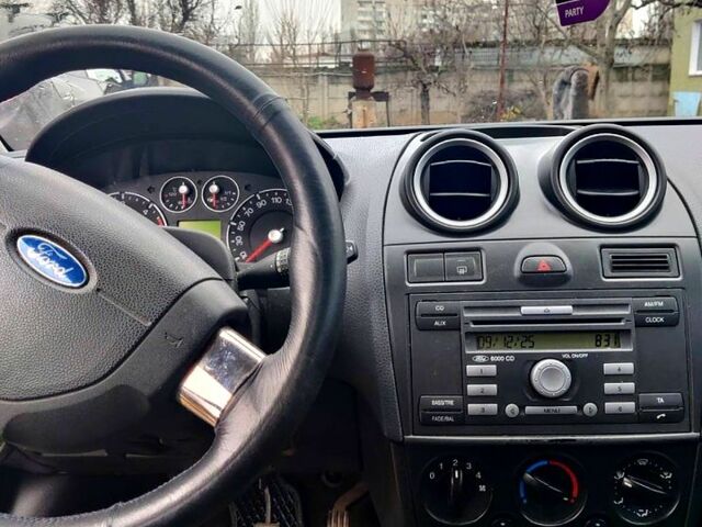 Серый Форд Фиеста, объемом двигателя 1.4 л и пробегом 213 тыс. км за 4700 $, фото 5 на Automoto.ua