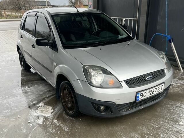 Серый Форд Фиеста, объемом двигателя 1.2 л и пробегом 194 тыс. км за 3300 $, фото 1 на Automoto.ua