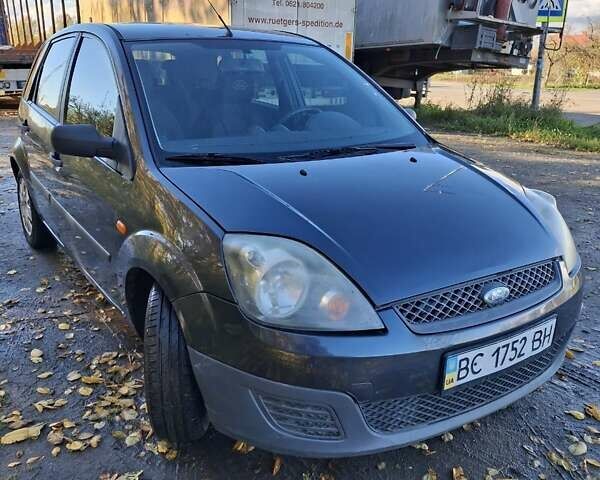 Сірий Форд Фієста, об'ємом двигуна 1.4 л та пробігом 292 тис. км за 3499 $, фото 4 на Automoto.ua