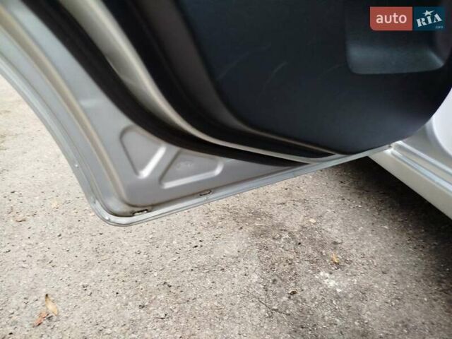 Серый Форд Фиеста, объемом двигателя 1.3 л и пробегом 150 тыс. км за 3700 $, фото 3 на Automoto.ua
