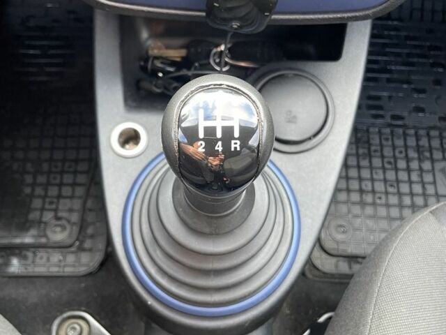 Сірий Форд Фієста, об'ємом двигуна 1.3 л та пробігом 180 тис. км за 5600 $, фото 2 на Automoto.ua