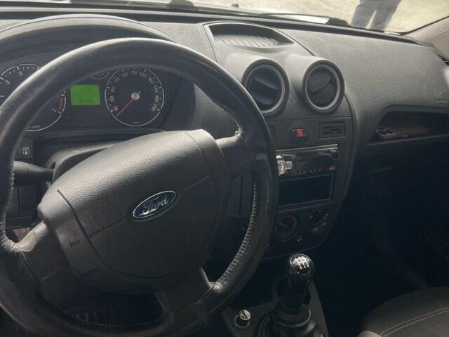 Серый Форд Фиеста, объемом двигателя 1.2 л и пробегом 194 тыс. км за 3300 $, фото 9 на Automoto.ua