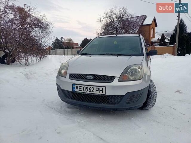 Серый Форд Фиеста, объемом двигателя 1.4 л и пробегом 117 тыс. км за 4600 $, фото 2 на Automoto.ua