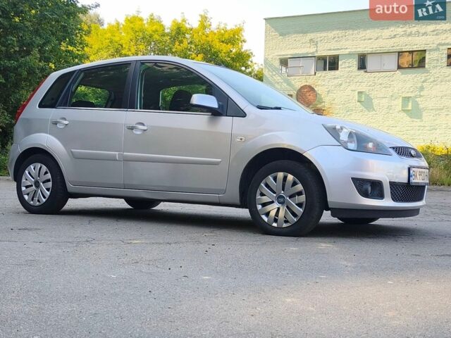 Сірий Форд Фієста, об'ємом двигуна 1.6 л та пробігом 228 тис. км за 5400 $, фото 2 на Automoto.ua