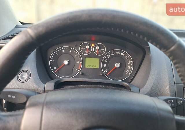 Серый Форд Фиеста, объемом двигателя 1.39 л и пробегом 269 тыс. км за 3800 $, фото 6 на Automoto.ua