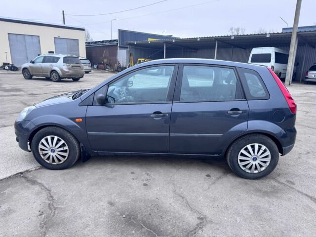 Серый Форд Фиеста, объемом двигателя 1.4 л и пробегом 225 тыс. км за 3700 $, фото 1 на Automoto.ua