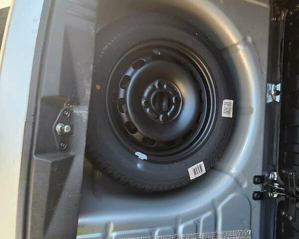 Серый Форд Фиеста, объемом двигателя 1.3 л и пробегом 273 тыс. км за 5500 $, фото 6 на Automoto.ua