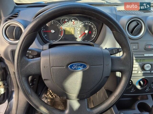Сірий Форд Фієста, об'ємом двигуна 1.4 л та пробігом 104 тис. км за 4800 $, фото 12 на Automoto.ua