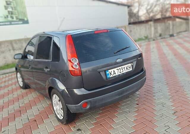 Серый Форд Фиеста, объемом двигателя 1.39 л и пробегом 269 тыс. км за 3800 $, фото 3 на Automoto.ua