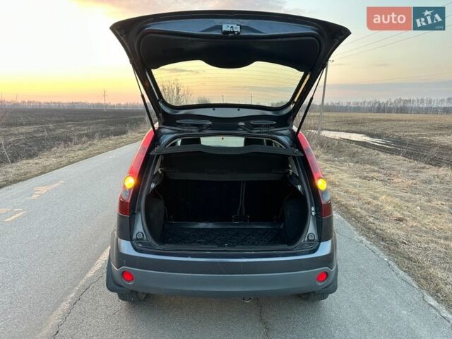 Серый Форд Фиеста, объемом двигателя 1.4 л и пробегом 237 тыс. км за 3700 $, фото 20 на Automoto.ua