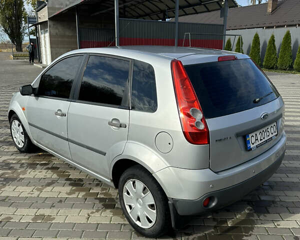 Форд Фиеста 2007 в Борисполе на Automoto.ua Серый Форд Фиеста, объемом двигателя 1.4 л и пробегом 255 тыс. км за 3900 $, фото 3 на Automoto.ua