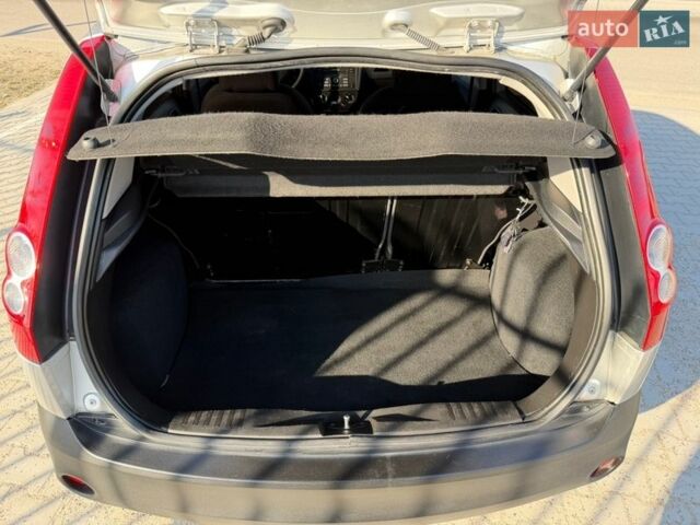 Сірий Форд Фієста, об'ємом двигуна 1.3 л та пробігом 116 тис. км за 4200 $, фото 10 на Automoto.ua