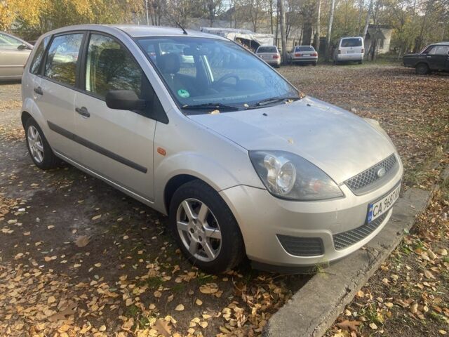 Сірий Форд Фієста, об'ємом двигуна 1.2 л та пробігом 200 тис. км за 2554 $, фото 1 на Automoto.ua