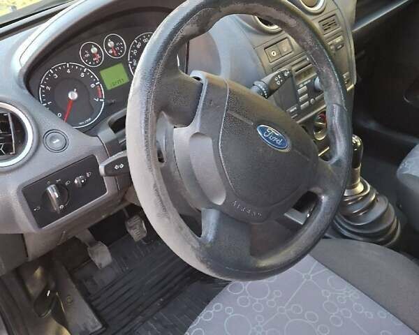Сірий Форд Фієста, об'ємом двигуна 1.4 л та пробігом 292 тис. км за 3499 $, фото 2 на Automoto.ua