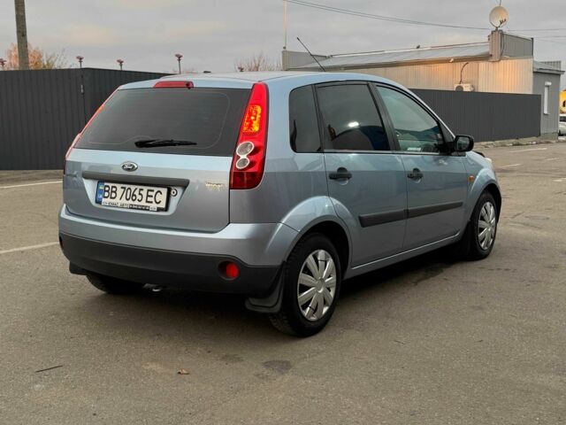 Серый Форд Фиеста, объемом двигателя 1.2 л и пробегом 145 тыс. км за 4350 $, фото 4 на Automoto.ua