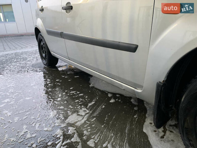 Серый Форд Фиеста, объемом двигателя 1.39 л и пробегом 265 тыс. км за 4000 $, фото 10 на Automoto.ua