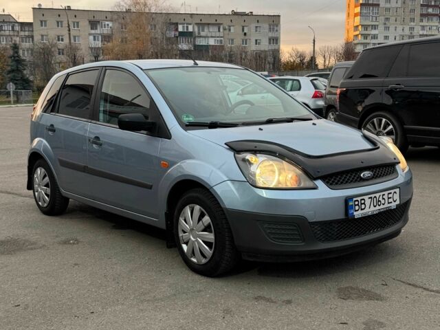 Серый Форд Фиеста, объемом двигателя 1.2 л и пробегом 145 тыс. км за 4350 $, фото 2 на Automoto.ua