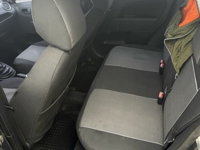 Серый Форд Фиеста, объемом двигателя 1.4 л и пробегом 202 тыс. км за 3499 $, фото 10 на Automoto.ua