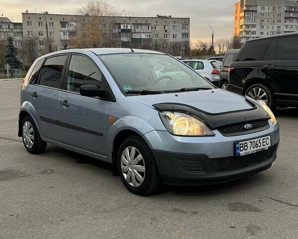 Серый Форд Фиеста, объемом двигателя 1.2 л и пробегом 145 тыс. км за 4350 $, фото 2 на Automoto.ua