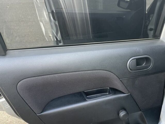 Сірий Форд Фієста, об'ємом двигуна 1.3 л та пробігом 180 тис. км за 5600 $, фото 11 на Automoto.ua