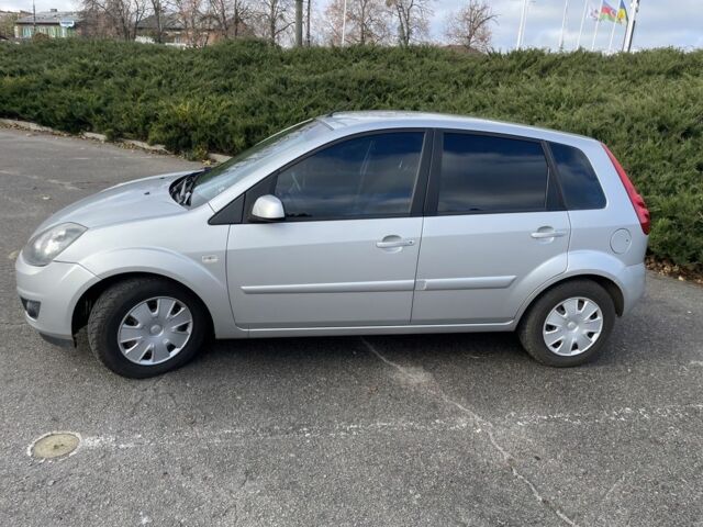 Сірий Форд Фієста, об'ємом двигуна 1.3 л та пробігом 180 тис. км за 5600 $, фото 22 на Automoto.ua