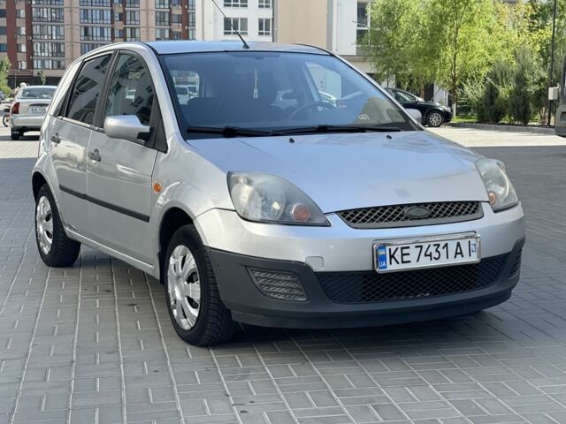 Сірий Форд Фієста, об'ємом двигуна 1.4 л та пробігом 183 тис. км за 3499 $, фото 2 на Automoto.ua