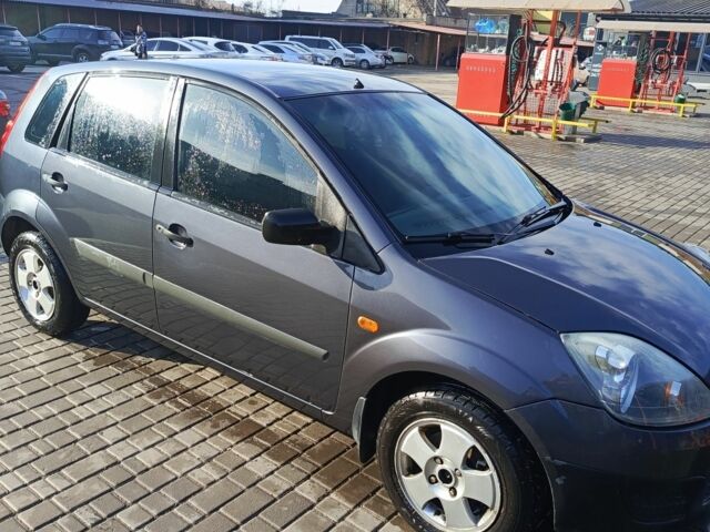 Серый Форд Фиеста, объемом двигателя 1.2 л и пробегом 180 тыс. км за 3700 $, фото 1 на Automoto.ua