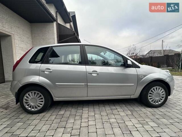 Сірий Форд Фієста, об'ємом двигуна 1.4 л та пробігом 178 тис. км за 4499 $, фото 4 на Automoto.ua